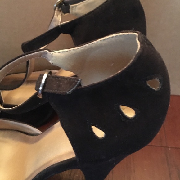 Pinup style Graham Street velvety black 4” heels. Size 8. - Picture 5 of 9